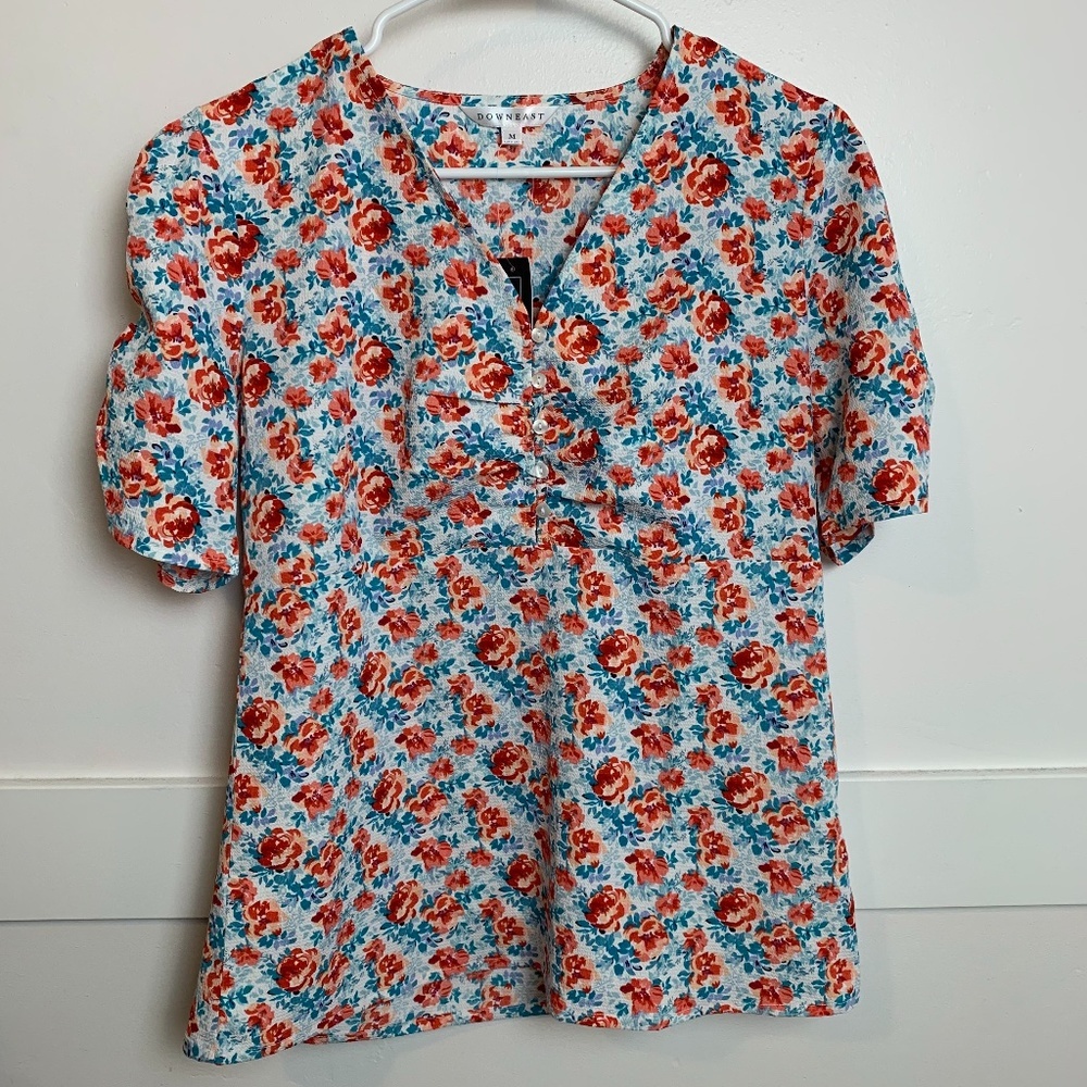 NWT DownEast Watercolor Blossom Soft Launch Short Sleeve Blouse